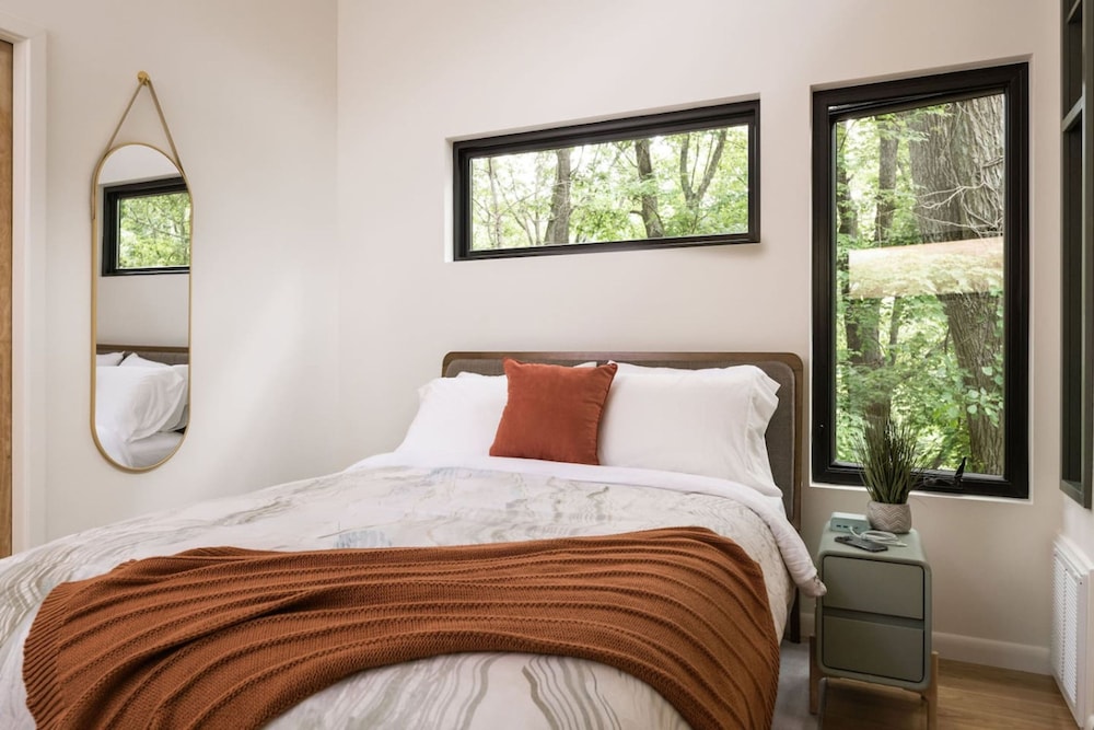 Two Modern Tiny Homes 4 Mile Drive to DT w Hot Tub Haus 50 43