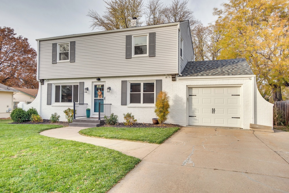 Omaha Vacations - Updated Omaha Home w/ Patio  Private Yard! - Property Image 2