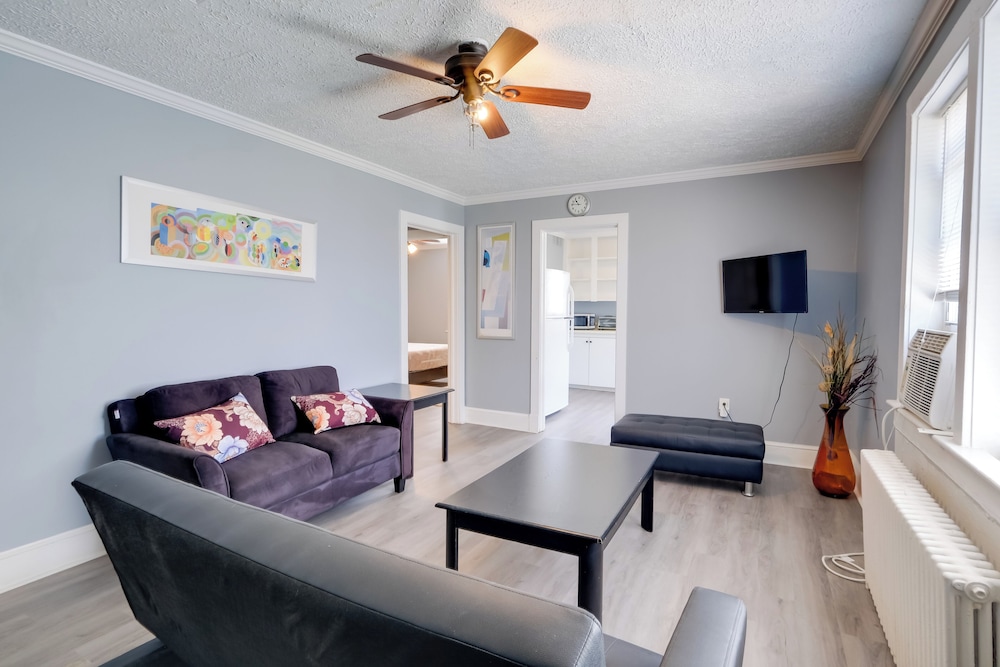Near Shops, Eats & Trails: Loudon County Apt!