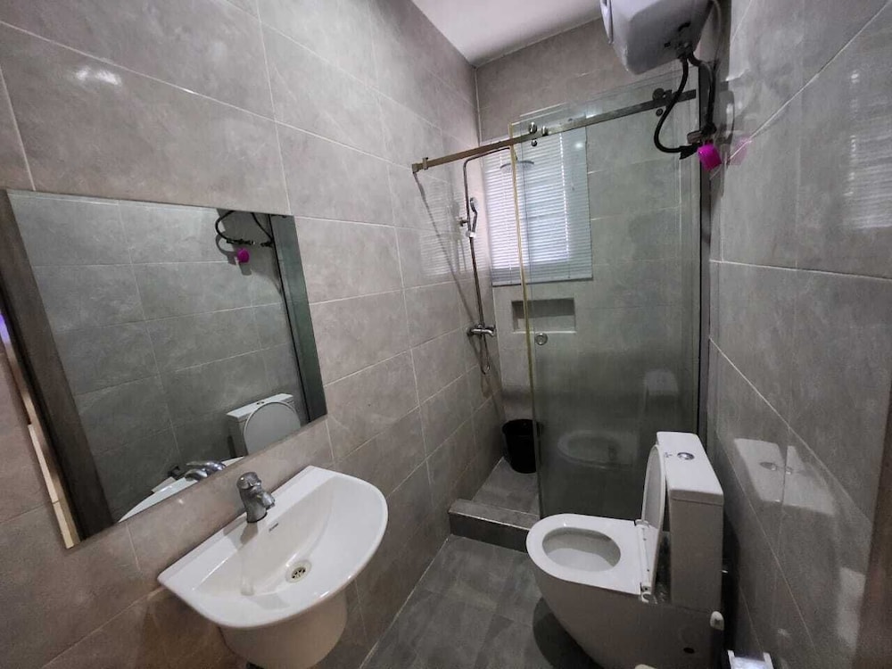 Charming 2- Bedroom Duplex