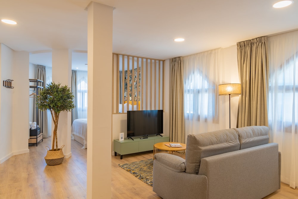 Feelathome Atarazanas Apartments 35