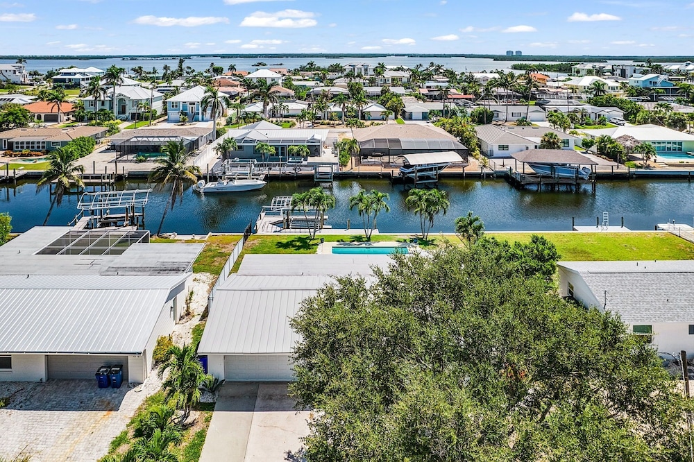 7 Dockside Dream: 3br/3ba Pool Home W/ Water Views! 3 Bedroom Home