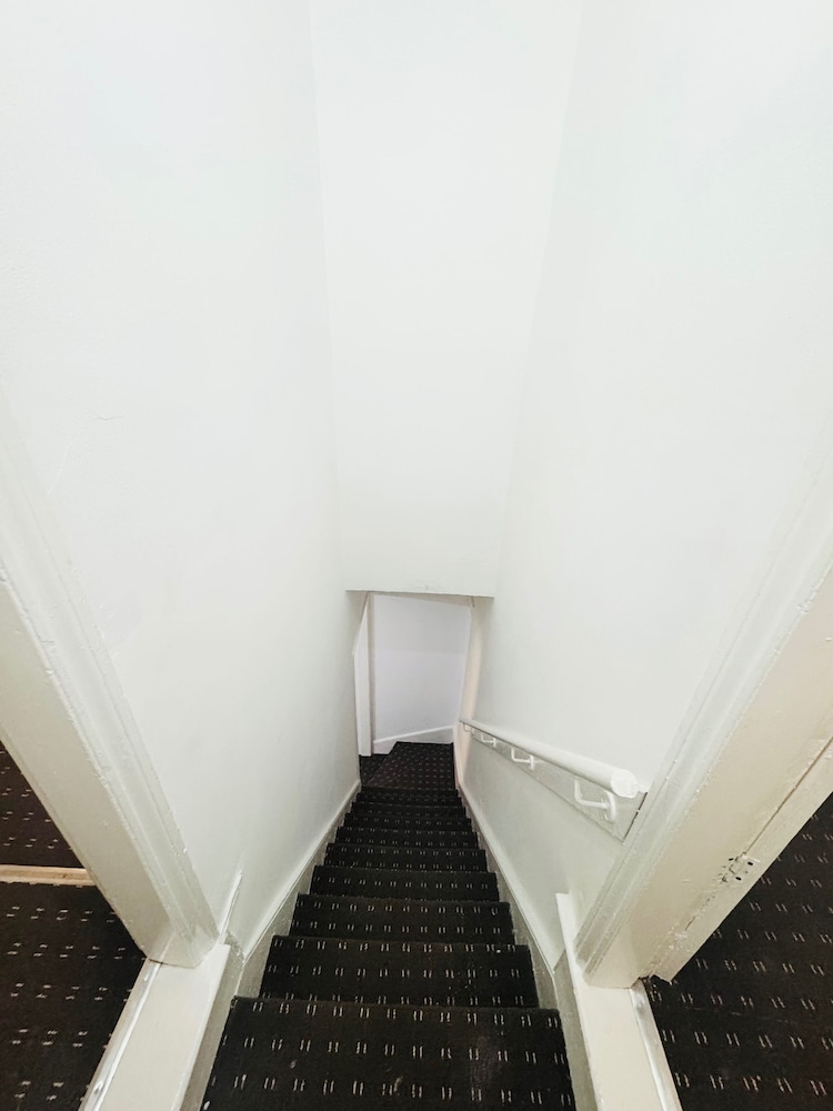 Stoke-on-trent - House - Sleeps 7 - City Centre