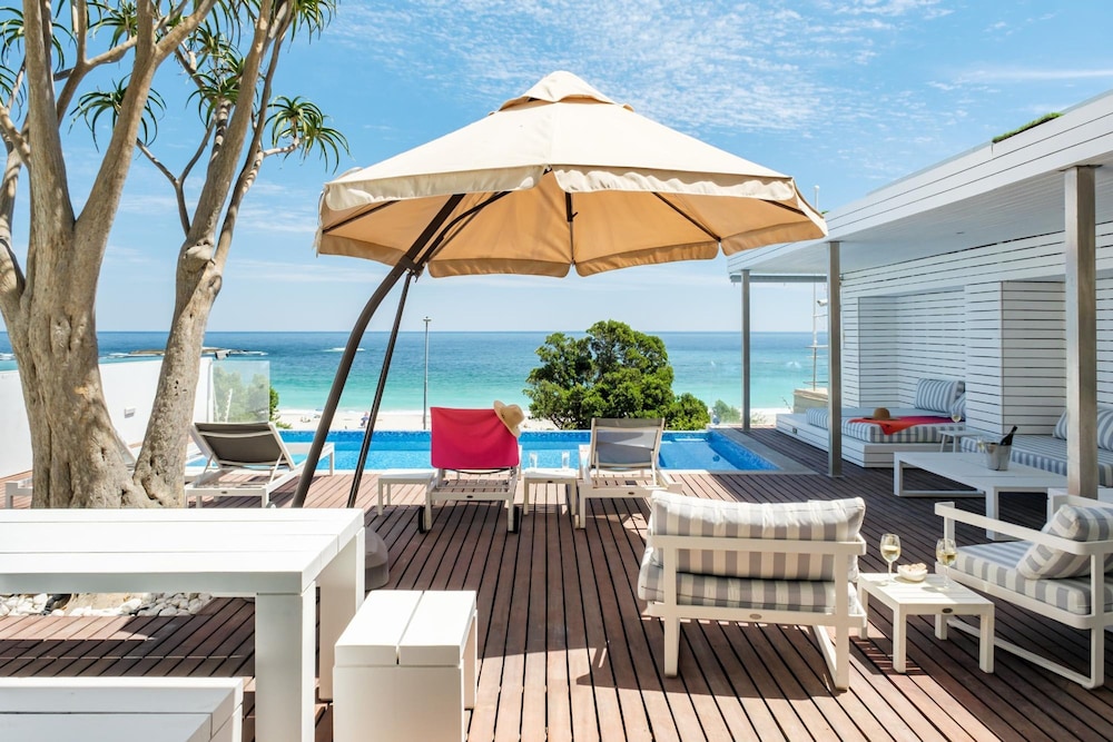 Villa Bleu Blanc in Camps Bay With Pool and Views