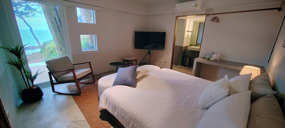 Pebble Lanta - Seaview Stay