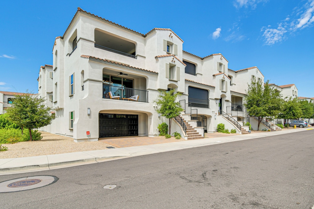 Townhome Near TPC ~ 11 Mi to Old Town!