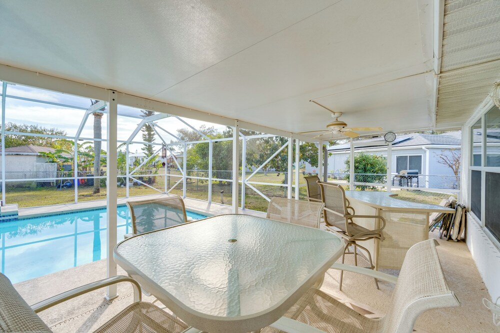 4 Mi to Warm Mineral Springs: Canal-front Getaway
