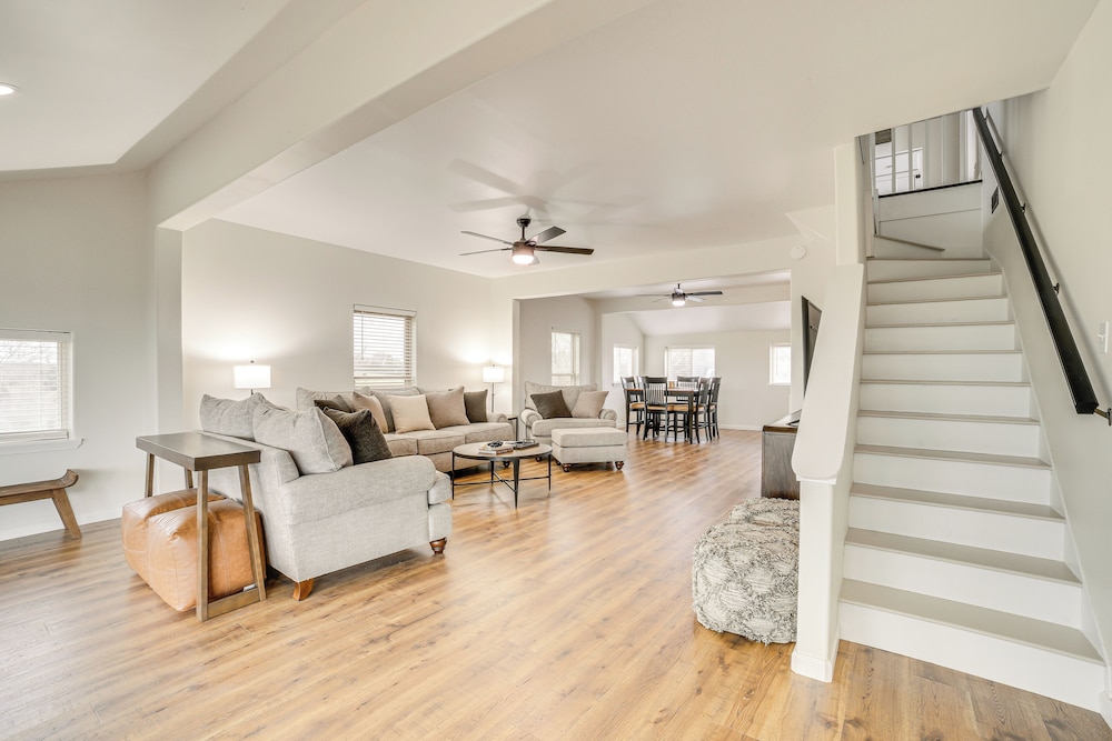1 Mi to Table Rock Lake: Home w/ Furnished Patio!