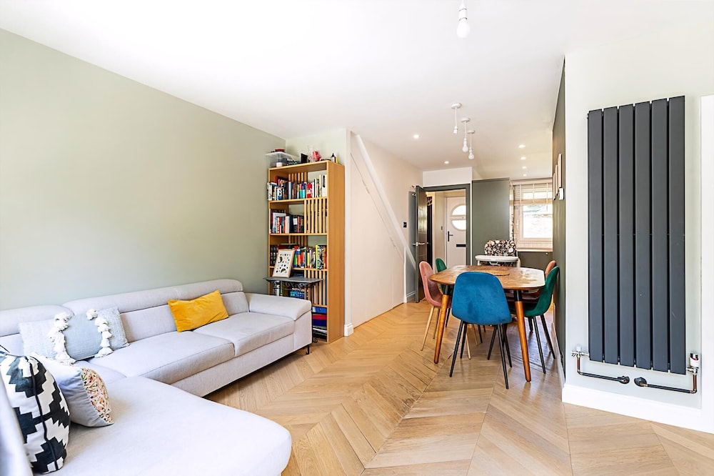 Stylish Islington Garden Flat Sleeps Four