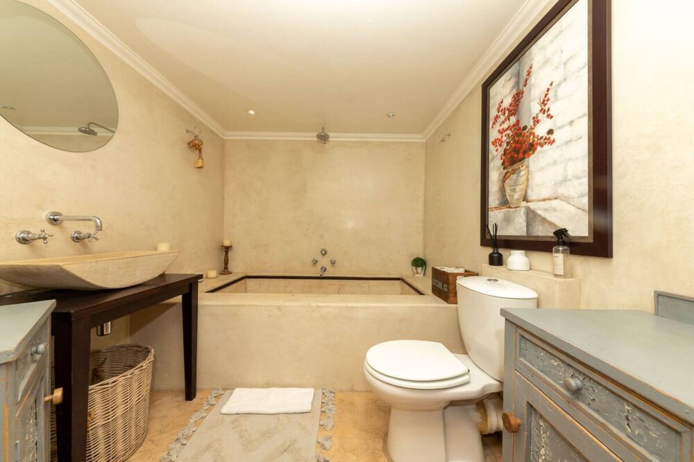 Chic and Homey 2 Bedroom Loft in Cape Town view 2
