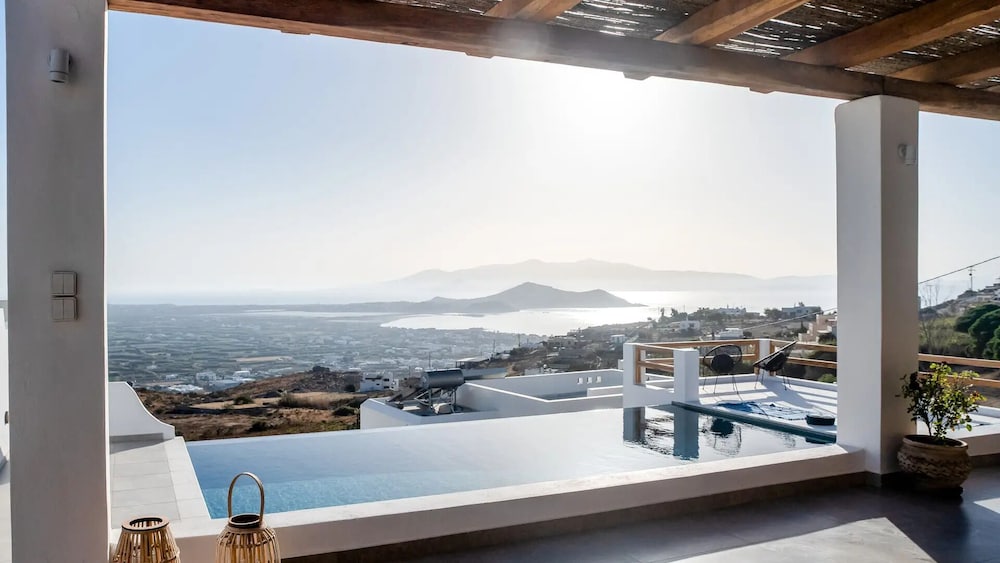Hotel Naxos Skyline Villas - Image 1
