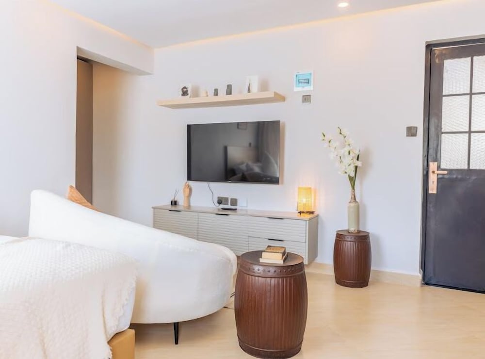 Lux Suites Studio City Apartments