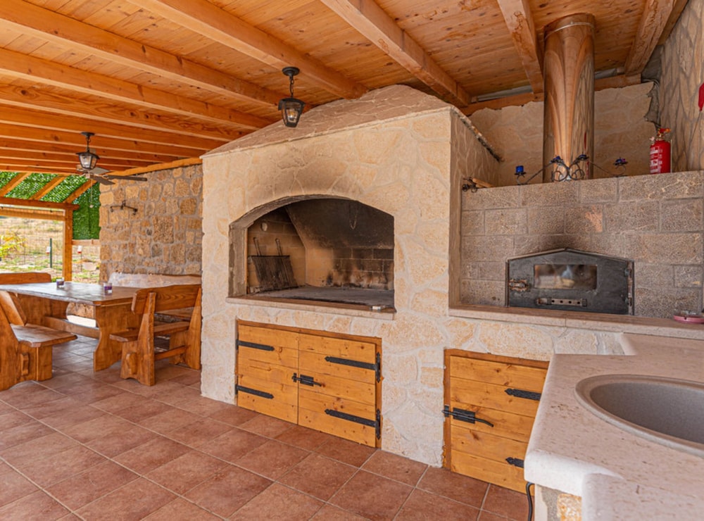 Villa Maria With Outdoor Pool
