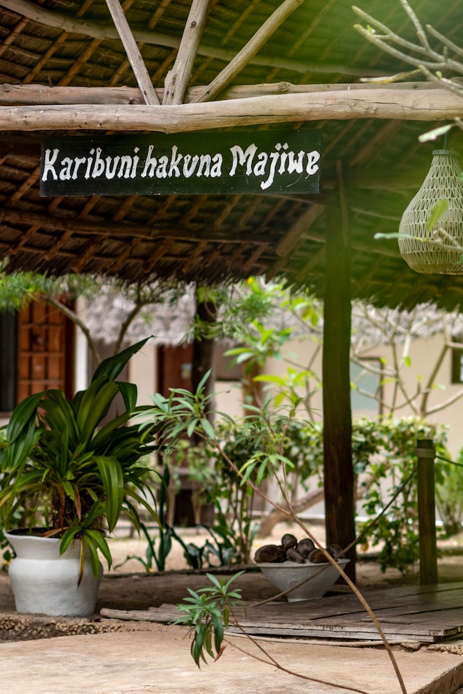 Hakuna Majiwe Beach Lodge