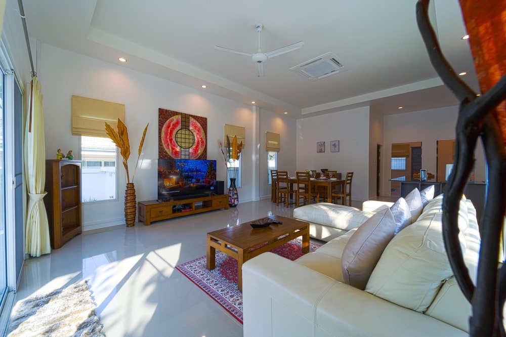Modern Private 3 Bedroom Pool Villa GA1
