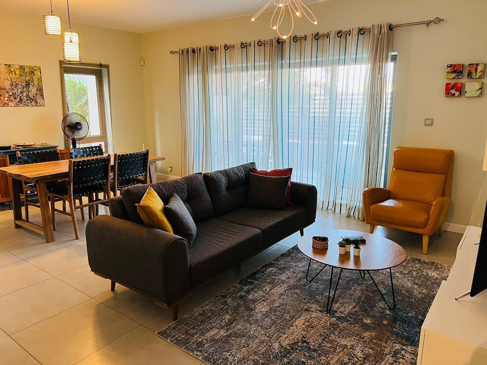 Beautiful Luxury 2-bed Apartment in Pereybere view 4