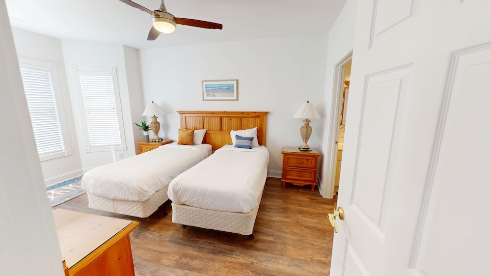 Magnolia Pointe Luster Leaf 4833-202 2 Bedroom Condo