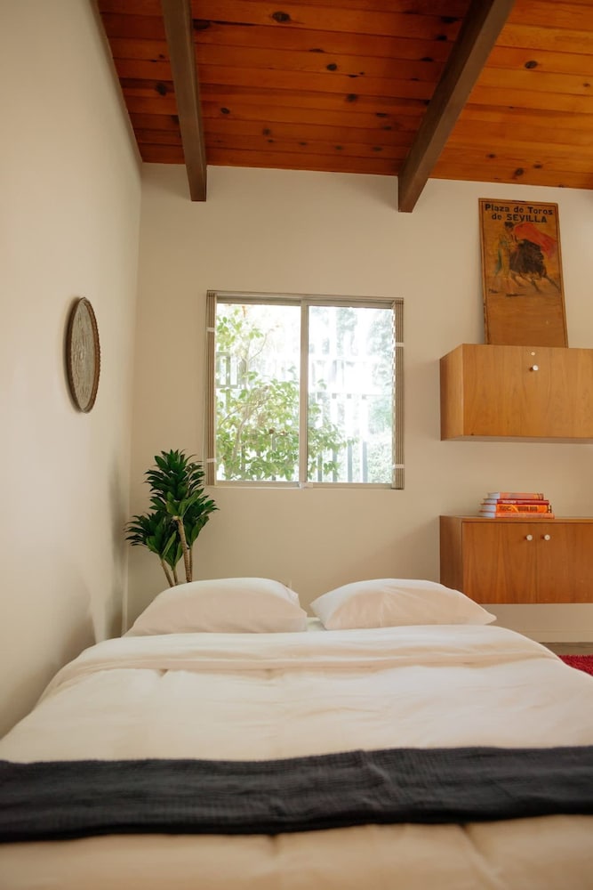 Zen Mountain Getaway w a Pool Hot Tub 5 Beds