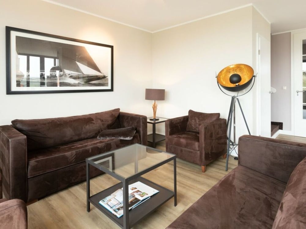 Reethuus Sud Modern Retreat