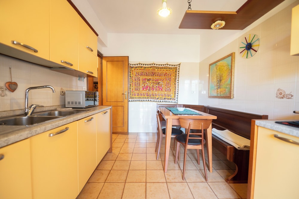 Luminous 2Br Family Apartment In Residential Area