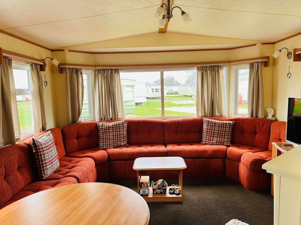 Charming Countryside Static Van With Entertainment view 5