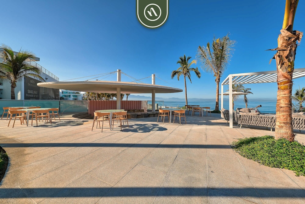 Stunning Oceanview Two Story Condo - Beach - Gym