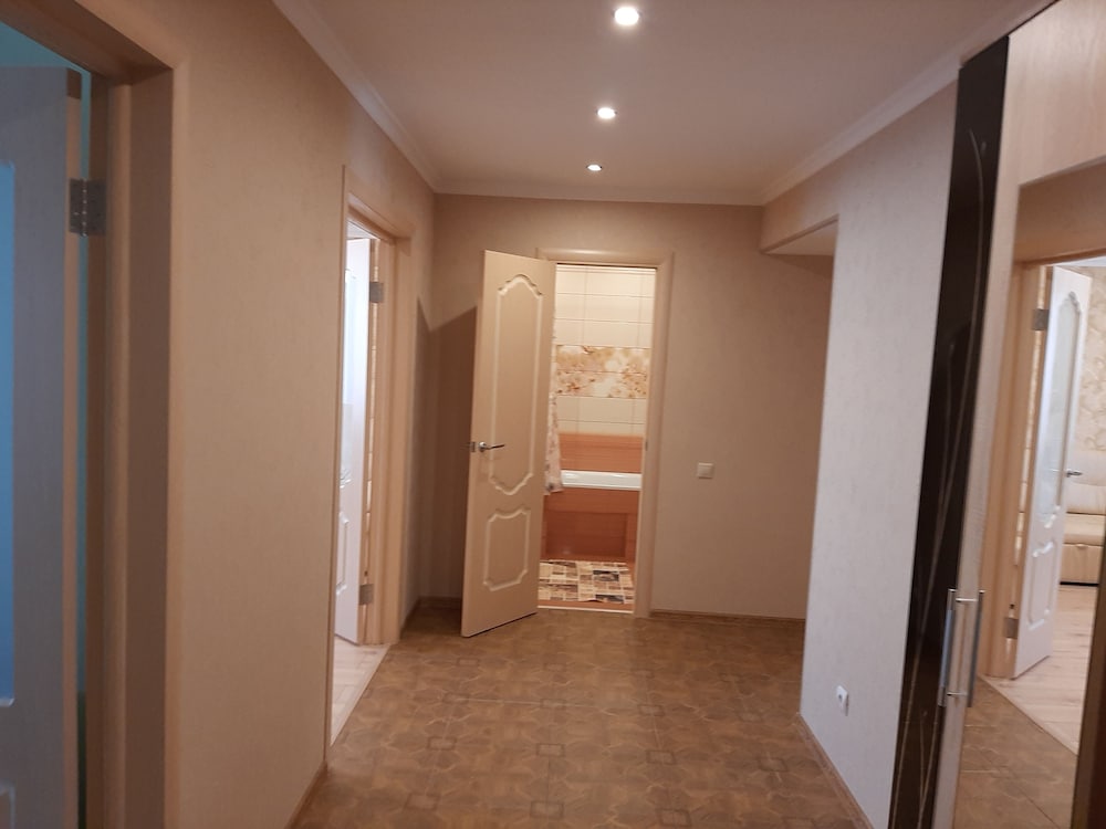 Apartment on Vokzalnaya 77-31