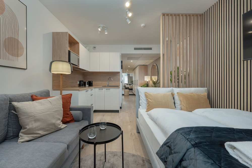Elegant Studio in Wroclaw by Renters view 5