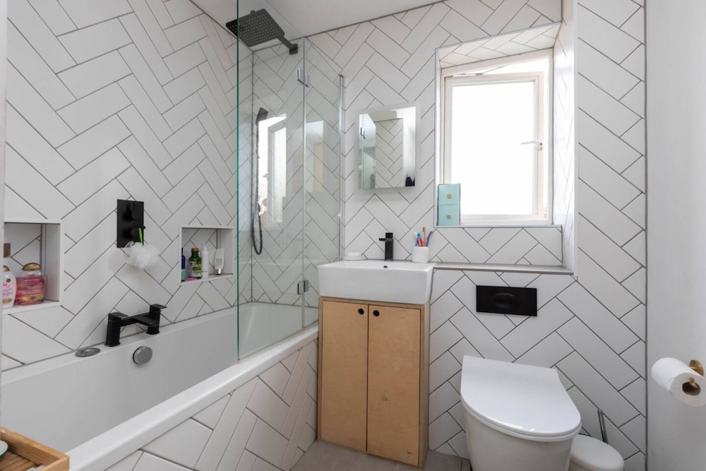 Stylish and Light 1 Bedroom Flat Near Victoria Park