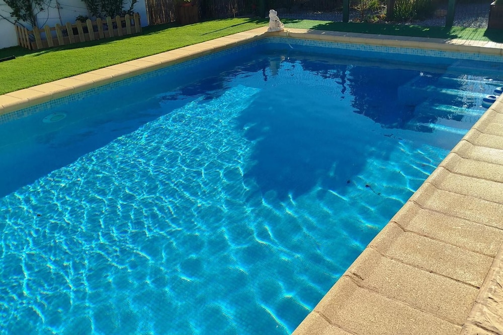 Lorca- Cottage - Sleeps 4 - pet Friendly - Pool