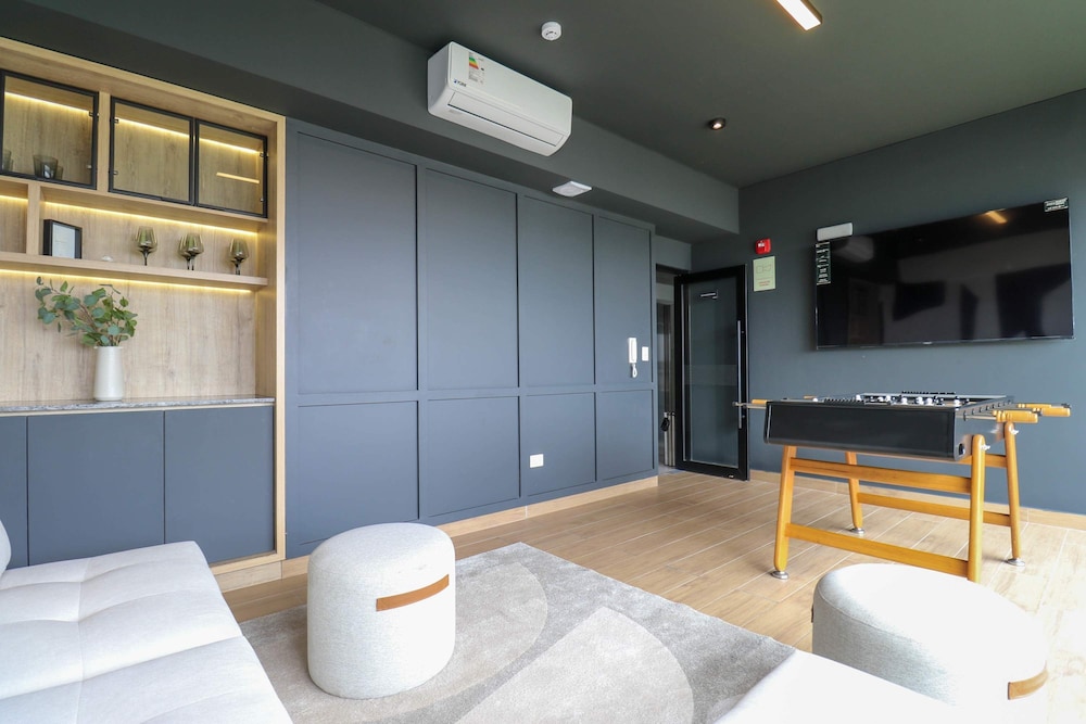 w Spectacular 2BR With Balcony in Miraflores