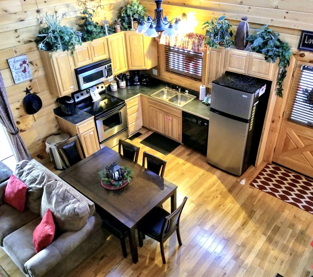 Amazing Grace - Two Bedroom Cabin view 5