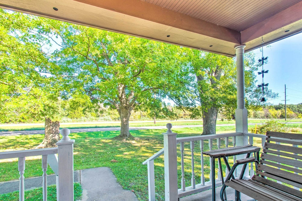 Beautifully Restored Farmhouse in Marshall! view 5