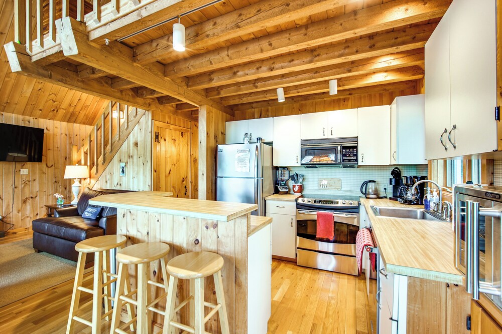 8 Mi to Okemo Mountain Resort: Mtn-view Retreat!