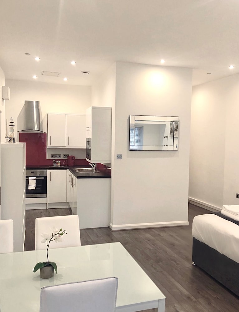 Fox House, Studio Apartments