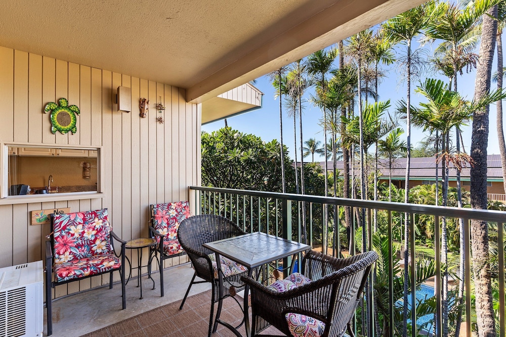 Kalama Terrace P-307 - 3rd-floor Walkup, 7 min Walk to Charley Young Beach, AC!