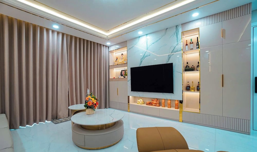 Apartment Landmark 81 by Urban Home