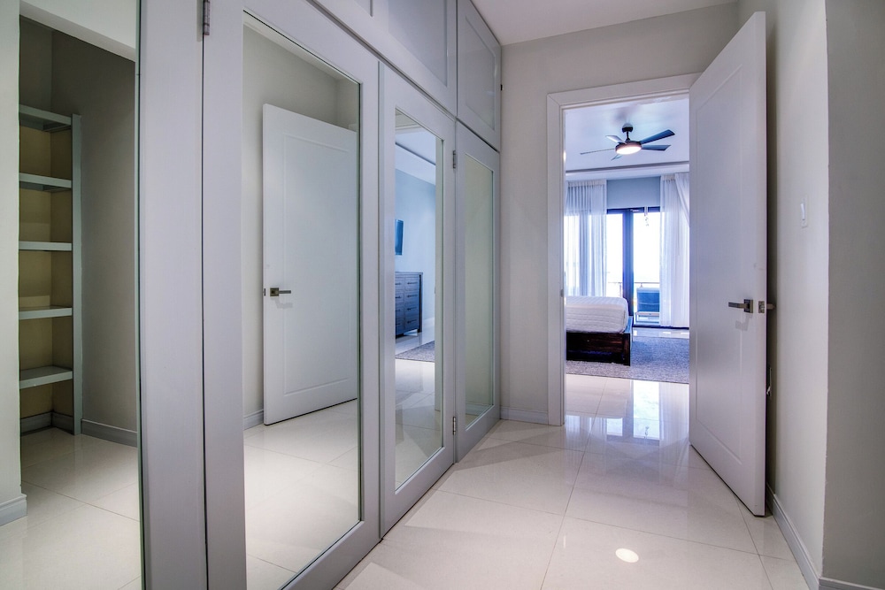 Luxury Oceanfront Villa Fully Staffed
