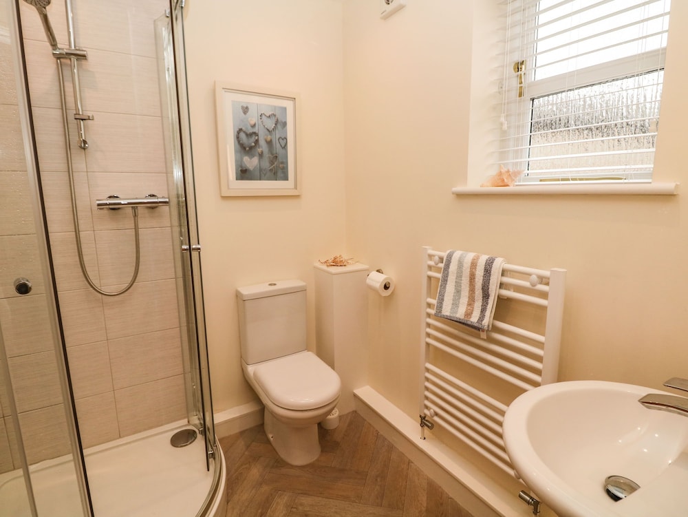 1 Knowleston House