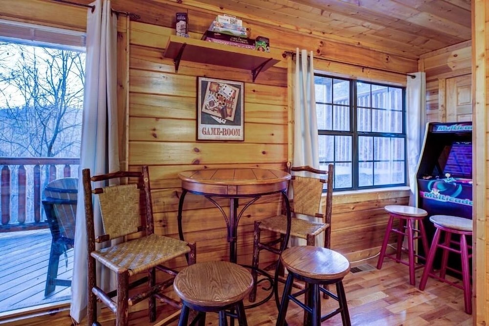 All Ya Need 4 Bedroom Cabin