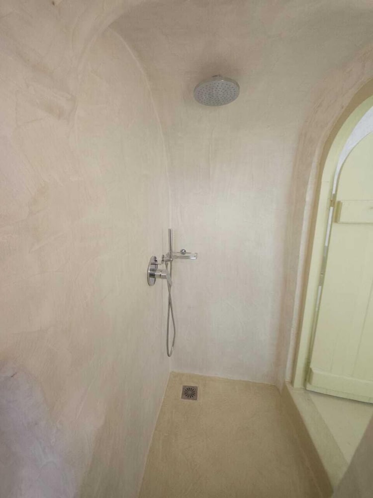 Phaos Oia Suites