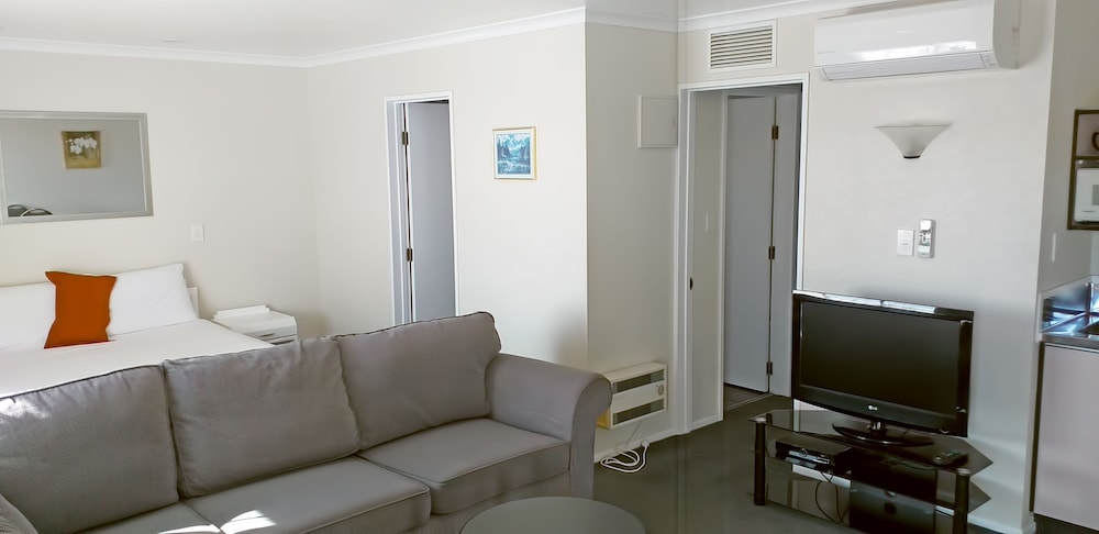 Shadzz Motel & Conference Centre view 2