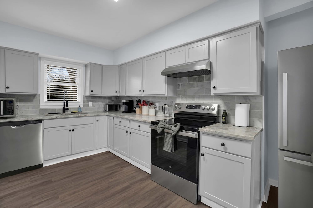 3BR Home Near AFB ASU Riverwalk Downtown