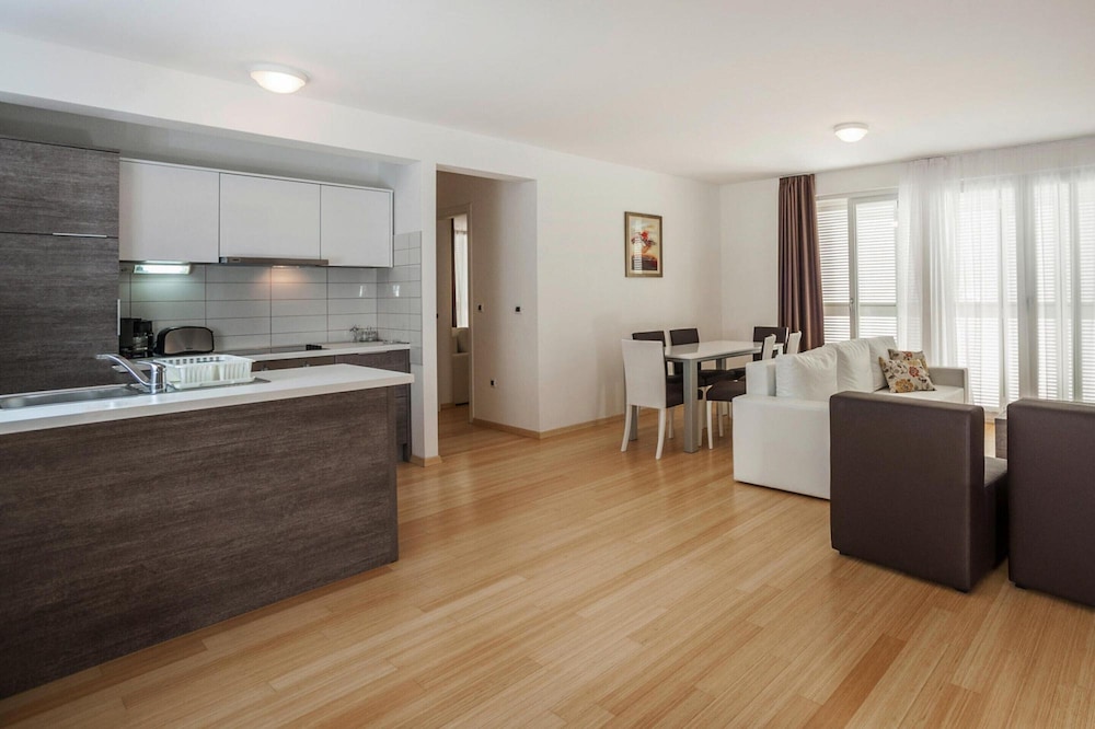 Apartments in Villas Punta Skala With Beachpool