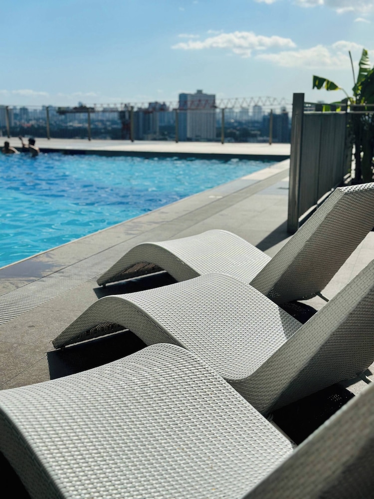Cozy Staycation With Netflix, Pool, Ps4, Board Games