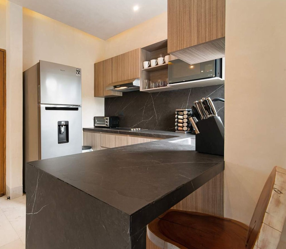 Prime 5th Ave Stay - 2BR With King Beds City Views