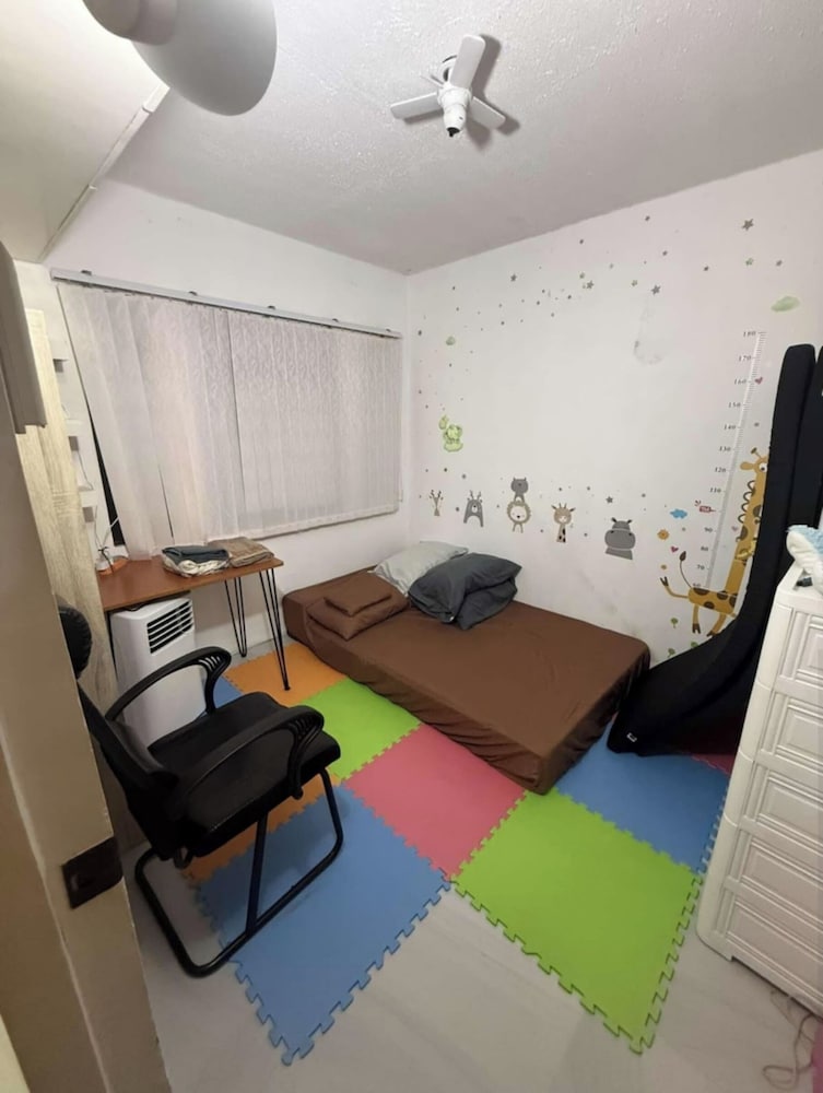 3 Bedroom Fully Furnished Aircon House With Free Car Park