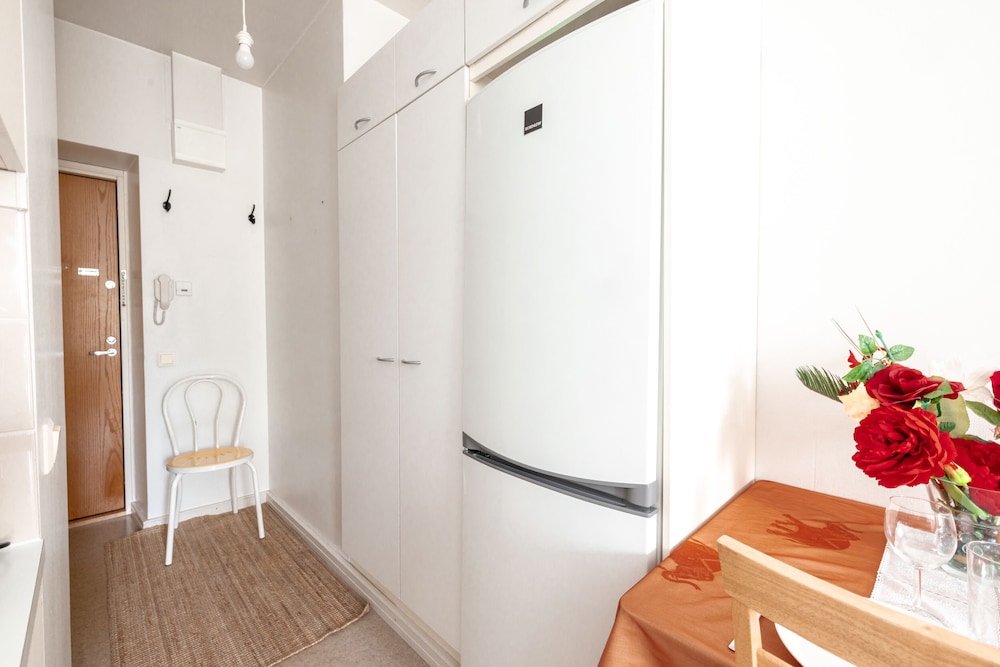 2ndhomes Bright & Compact Studio Apt view 2