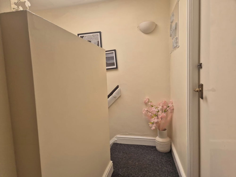 1 Bed-sleeps 2-city Centre-no Free Parking