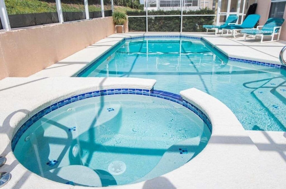 Super Mario Hideaway - Pool, Spa, Game Room Fun! 4 Bedroom Villa